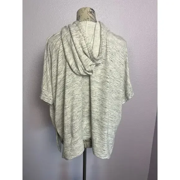 Tahari Oversized Hoodie Short Sleeved Womens - Picture 3 of 8